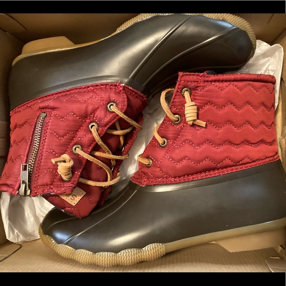 Ladies Authentic SPERRY BOOTS 🥾 NEW size 10